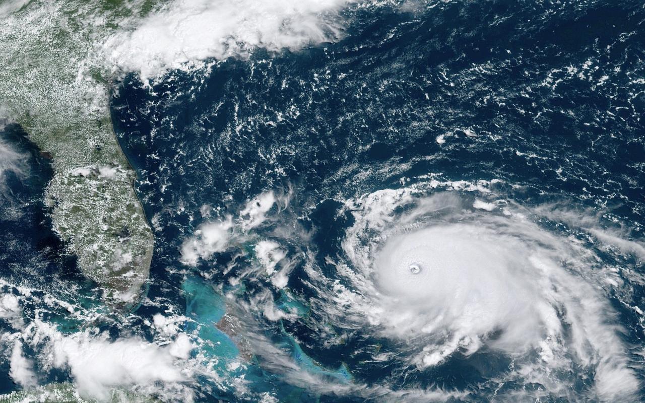 Hurricane noaa gulf predicts approached approaching